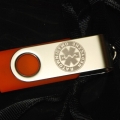Pendrive pamięć USB 4 GB w ubudowie pomarańczowej dla medyka do przychodni, na konferencję, gadżety medyczne, gadżet.