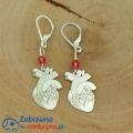 Kolczyki SERCE LUDZKIE z kryształkami SWAROVSKI srebro 925 - kolczyki idealnie sprawdzą się w codziennym użytkowaniu lub na bardziej eleganckie wyjścia np. konferencje medyczne czy wideokonferencję
