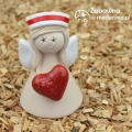 Ceramiczny anioł na prezent dla położnej z sercem - z czerwonym paskiem. położna, polozna, anioł położna, anioł serduszko, anioł serce, studentka położnictwa, czepek położniczy, czepek położnej, czepek dla położnej
