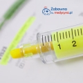 Zakreślacz strzykawka, zakreślacz w kształcie strzykawki, gadżet medyczny, dla pielęgniarek, dla ratowników, dla położnych, dla lekarzy, strzykawka żółta.