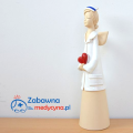 Ceramiczny anioł opiekun medyczny z sercem, figurka opiekun medyczny, prezent dla opiekuna medycznego, aniołek opiekun medyczny, anioł z ceramiki, podziękowanie dla opiekunów medycznych, elegancki prezent dla opiekuna medycznego
