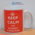 Keep Calm I'm Almost a Doctor, kubek dla przyszłego lekarza, kubek dla doktora, gadżet dla lekarza, gadżet dla studenta medycyny, medycyna, gadżet medyczny.