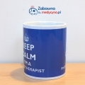 Kubek KEEP CALM IM A PHYSIOTHERAPIST z niebieskim tłem. Kubek dla fizjoterapeuty, gadżet dla fizjoterapeutów, idealny jako prezent dla fizjoterapeuty.