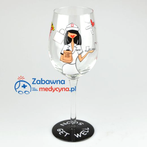 Kieliszek z medycznymi życzeniami szybkiego powrotu do zdrowia